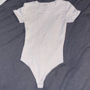 Babaton Contour Crewneck T-shirt Bodysuit - XS - White - Aritzia